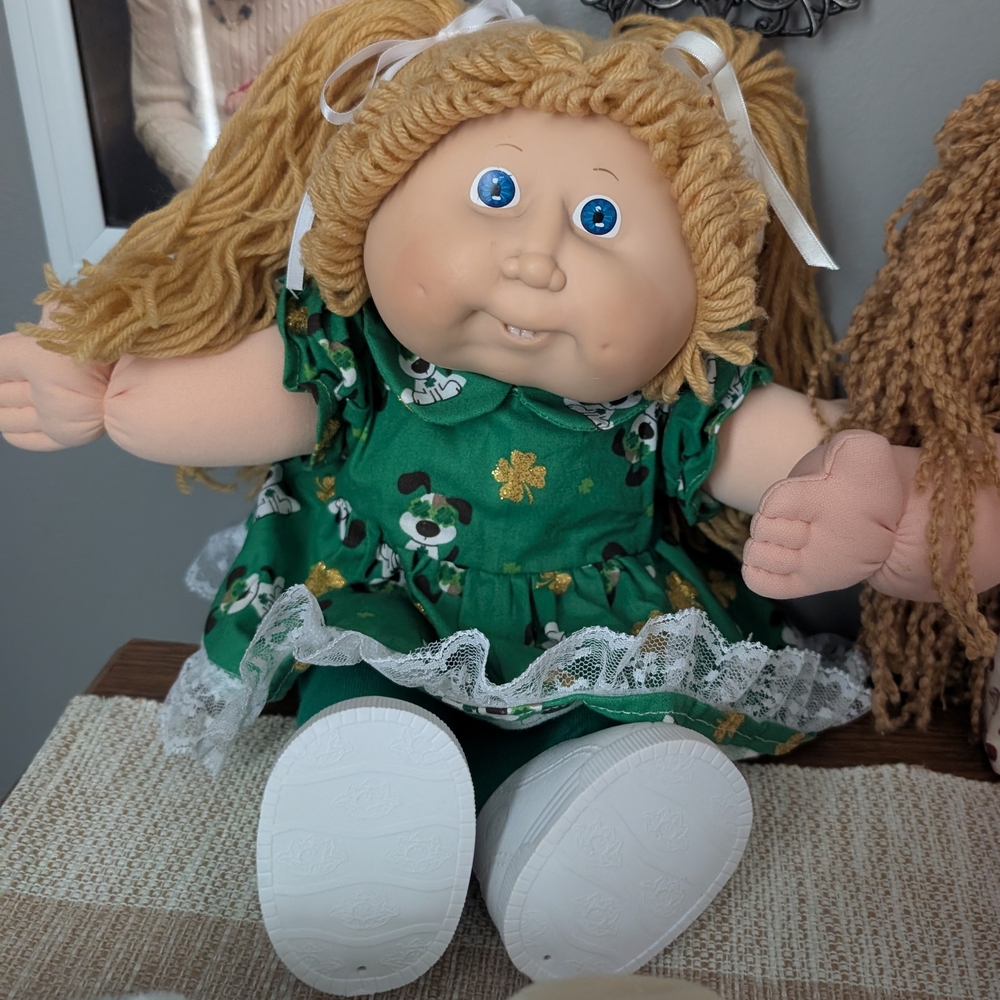 14" Cabbage Patch Doll With Extra Clothes And Accessories